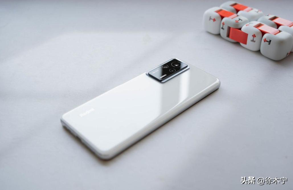 2000元左右性价比高的手机2023款,1000元左右超高性价比的5款手机