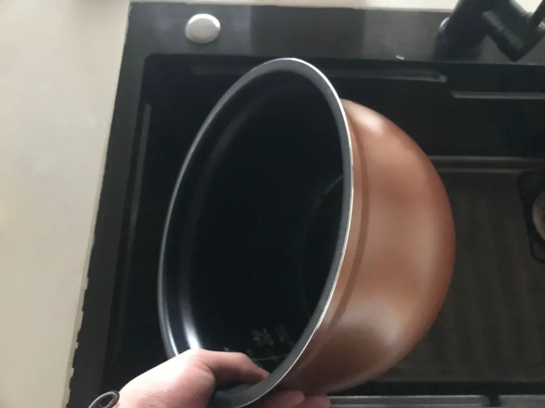 电饭煲的正确使用和清洁方法,电饭煲发热盘下面怎么清理