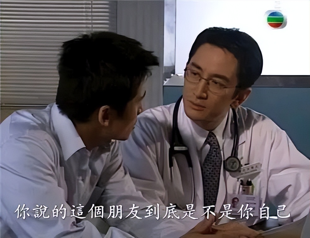 摔了一跤牙碰了半年还隐隐痛,摔了一跤牙齿磨掉了