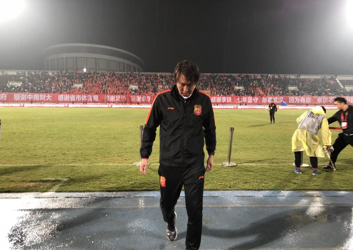 李铁有多狠?违规拿6000万,武汉长江被迫退出,负债4亿