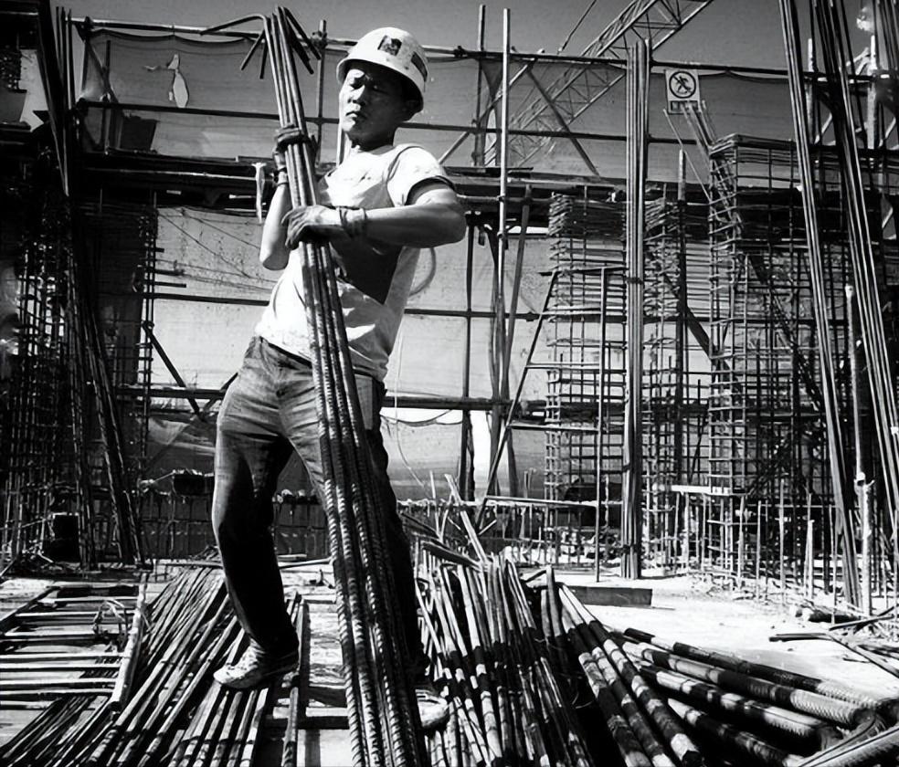 昔日拾荒少年靠变废为宝年入百万,80后小伙变废为宝养活全家