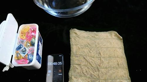 衣服清洗完后老粘毛,陈旧衣服如何洗焕然一新