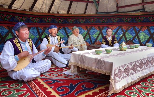 民族特色文化的发展趋势,56个民族里面文化最齐全的有哪些