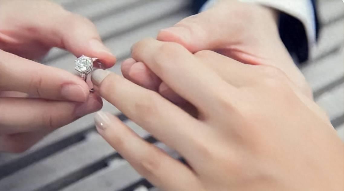 七夕电商廉价钻戒,七夕将至廉价求婚钻戒月销10万