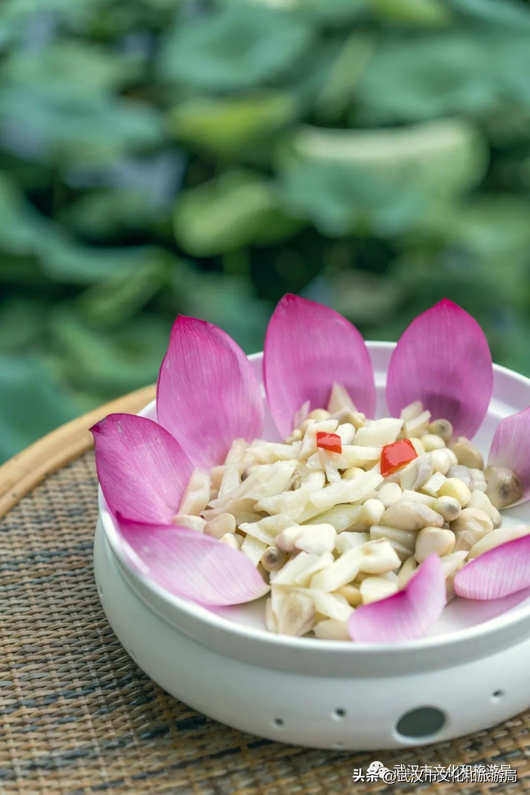 正宗九孔粉藕,武汉人大口喝藕汤的季节来了