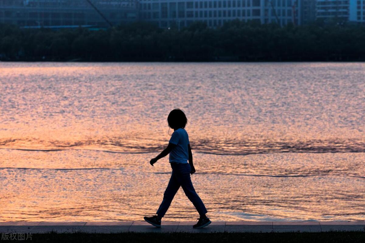 爱情和友情哪一个更重要,对于你而言爱情和友情哪个更重要