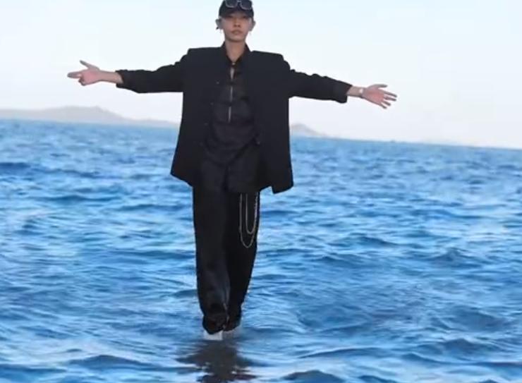在抖音上最火的魔术师,魔术师水上漫步视频