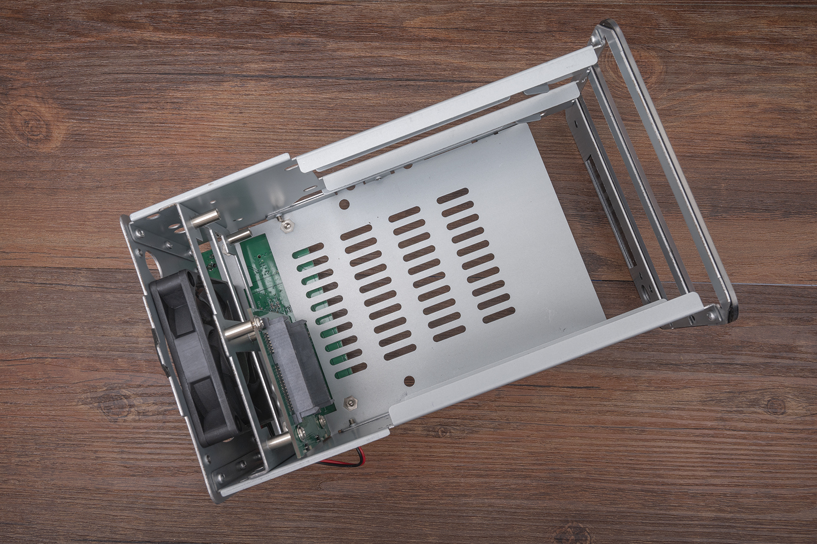 常用数据备份方式磁盘阵列,raid磁盘阵列到底哪个安全