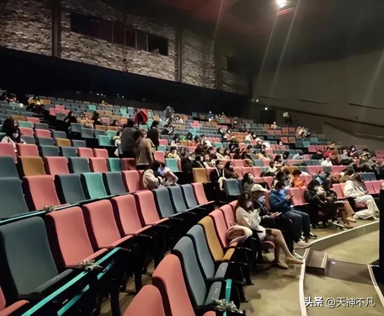 谢娜：我的老公出息了，事业全方面发展，以后就靠他养家了