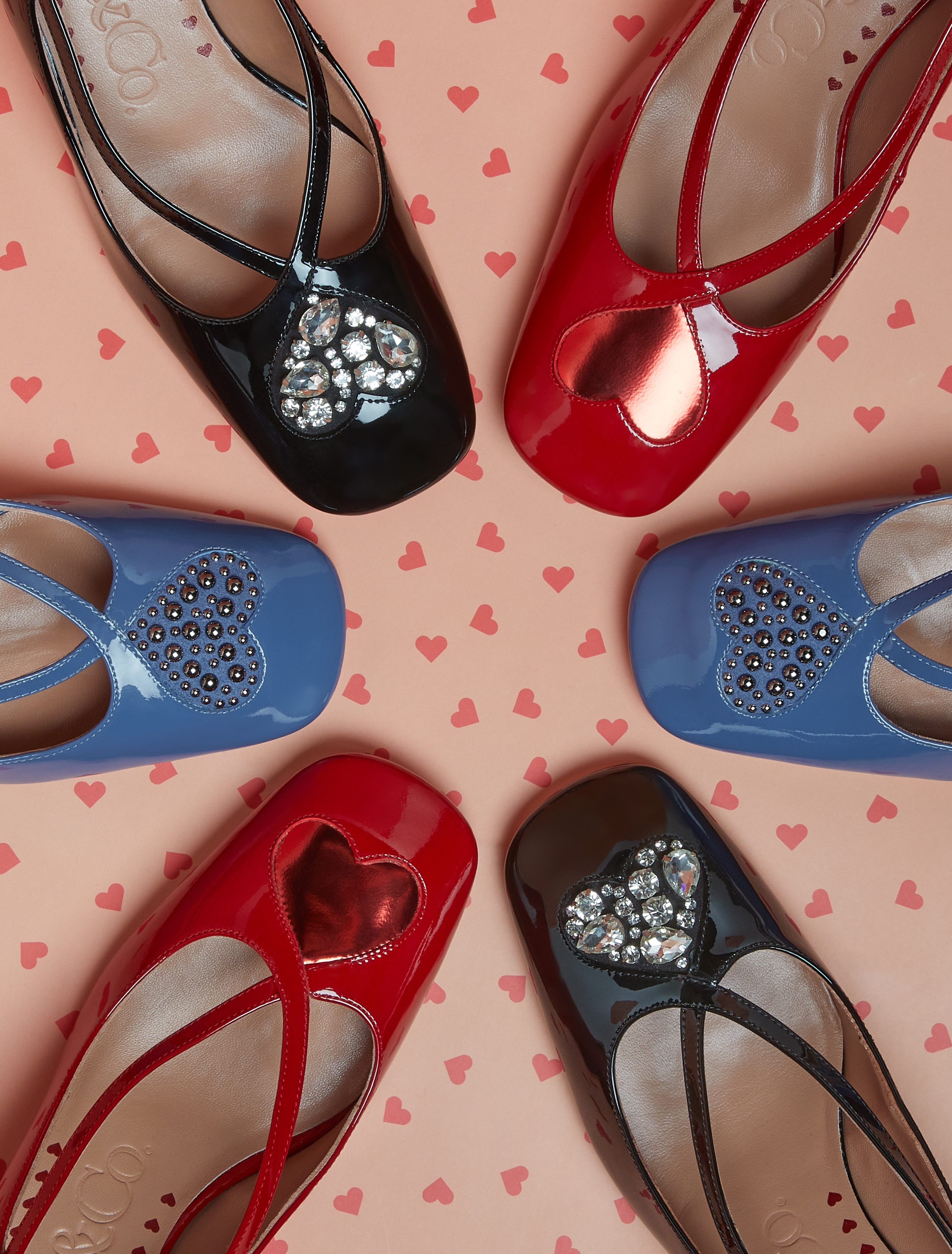 时髦造型鞋履兼具舒适 (20 款可能会抢镜的奢华鞋履)