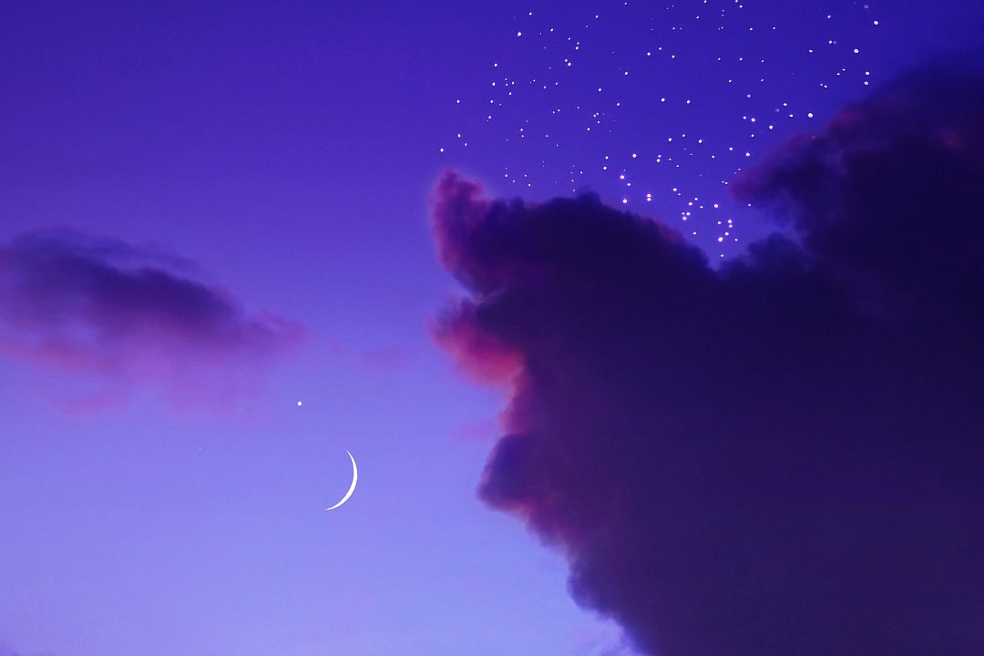 从银钩到玉盘，古诗词中的月亮，每一句里都藏着一个绝美雅称