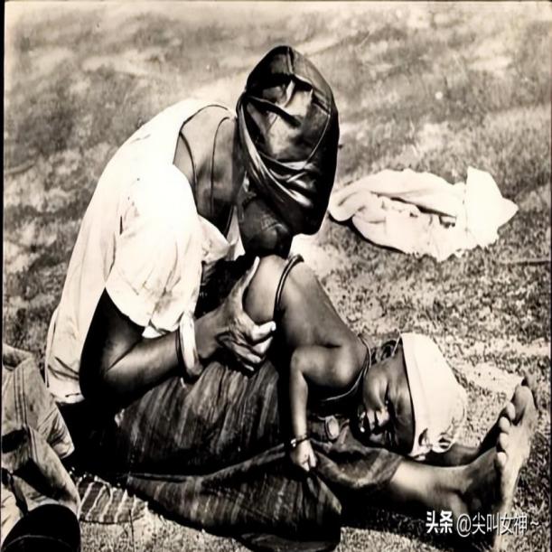 罕见晚清老照片被押赴菜市口,晚清妇女照片