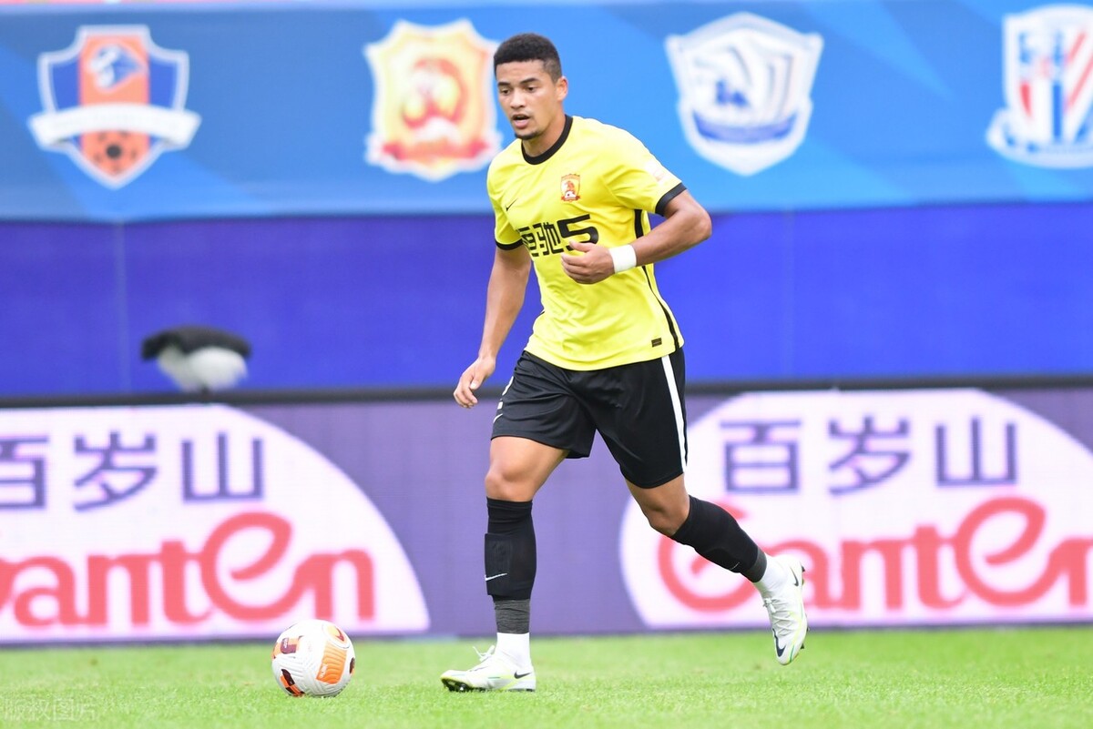 8冠王恒大3-0击败申花夺中超冠军,中超广州恒大1比0负于北京国安