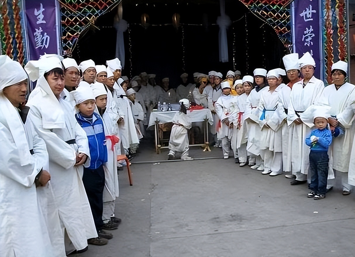 参加葬礼磕头磕3个头的正确标准,丧礼祭拜去世的人怎么磕头