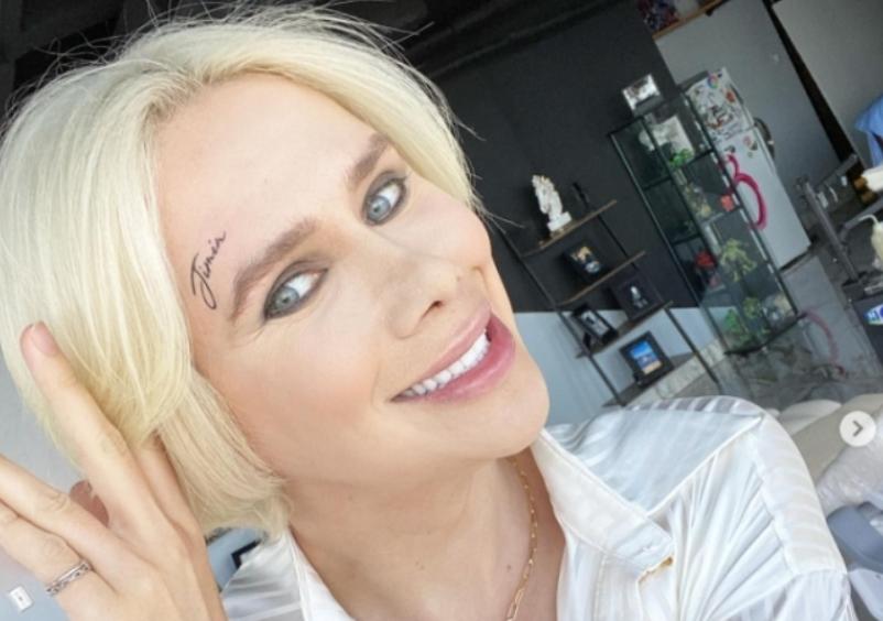 疯狂整容的网红,美国白人网红整成韩国人