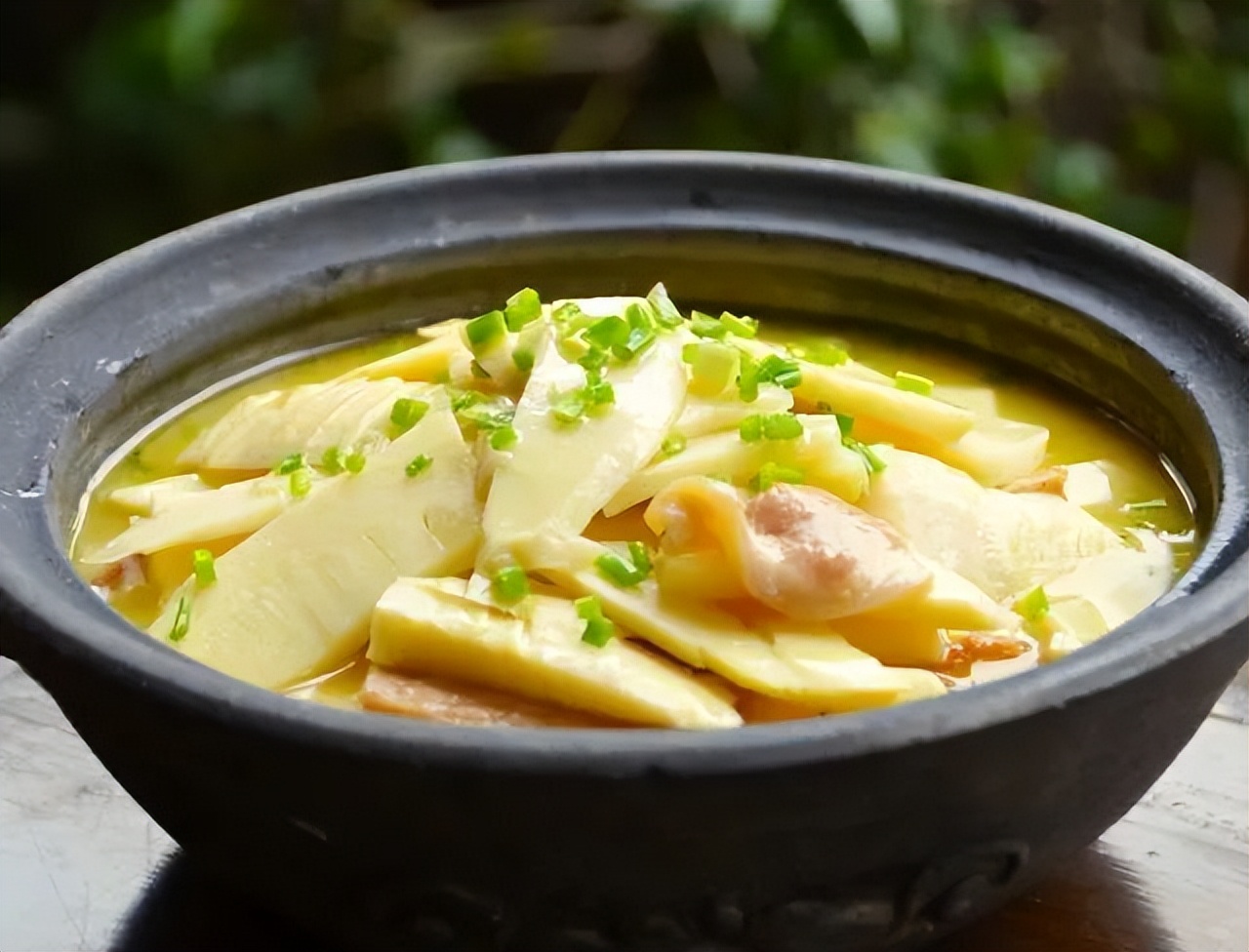 冬月已到来，提醒中老年人：吃猪肉不如常吃“4冬”，进补又解馋