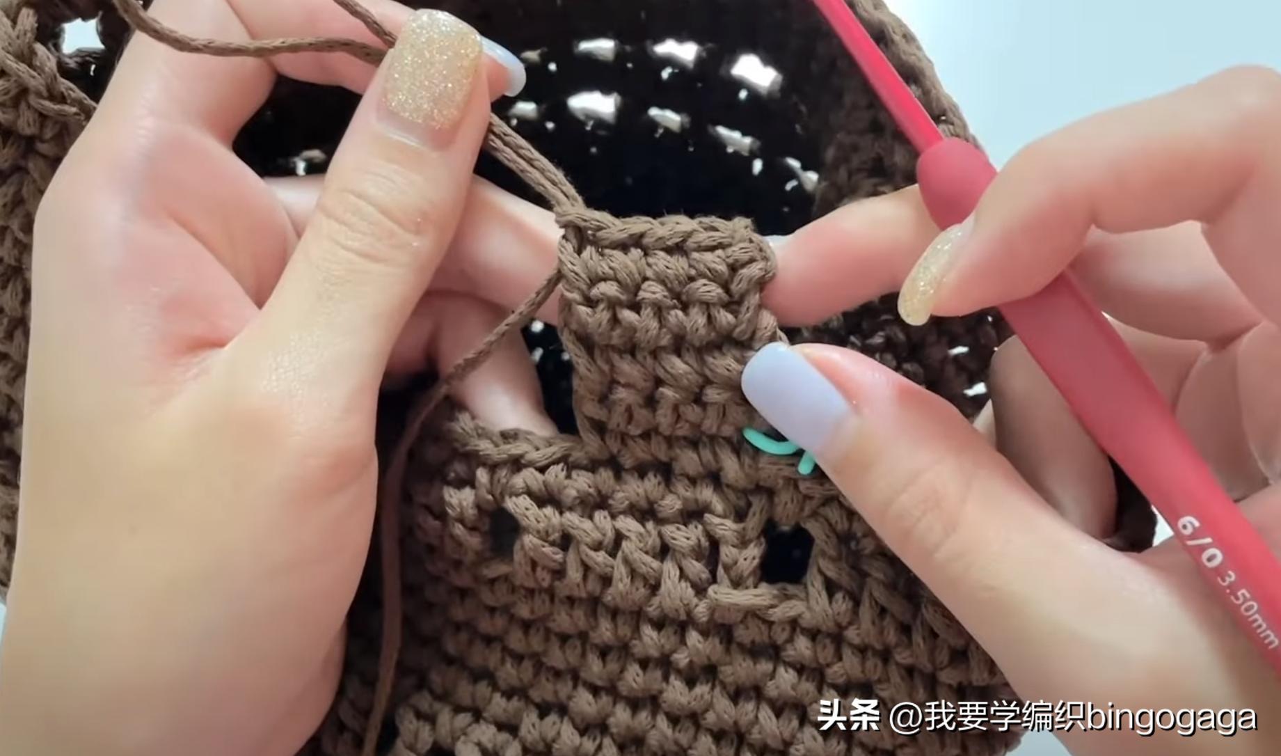 钩挂包的各种钩法视频,简单的水桶抽绳包钩织教程