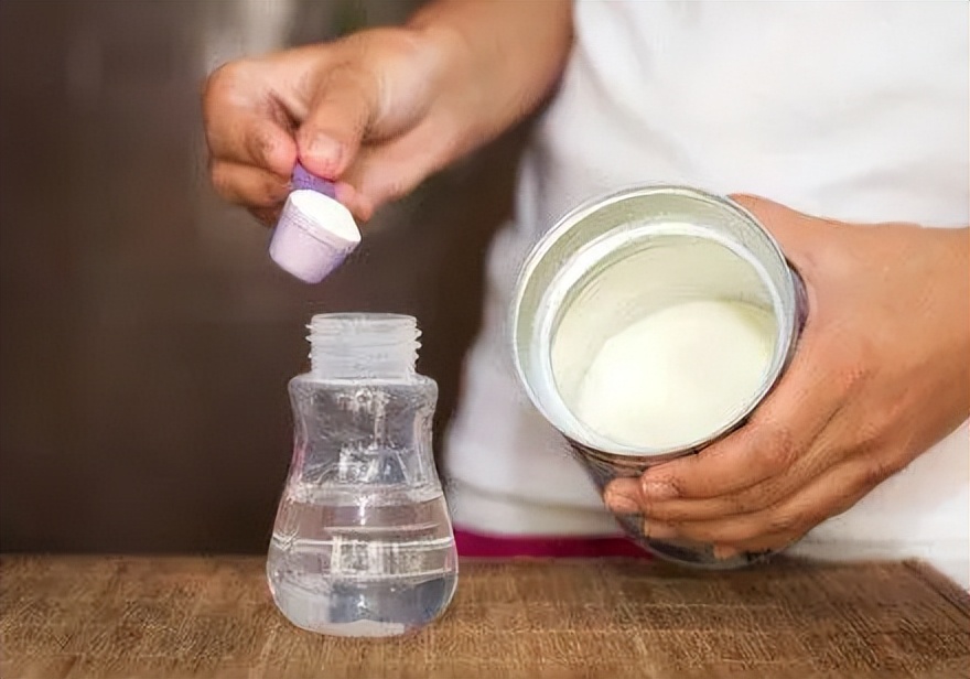 给孩子到底应该用什么水冲奶粉,婴儿冲奶粉用矿泉水还是纯净水