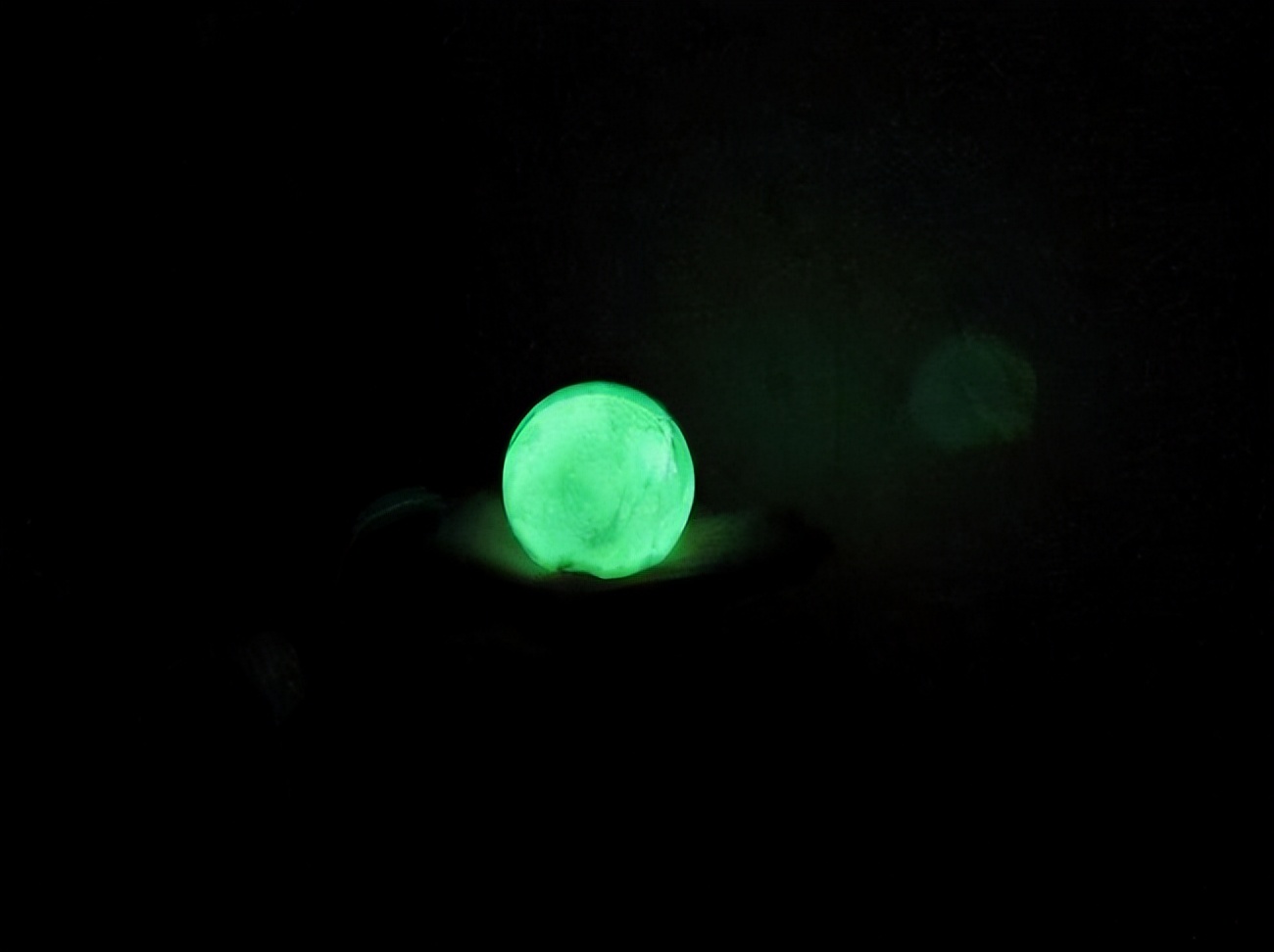 内蒙好司机王占奎：雪夜救老头，获赠小泥球，36年后发现价值2亿