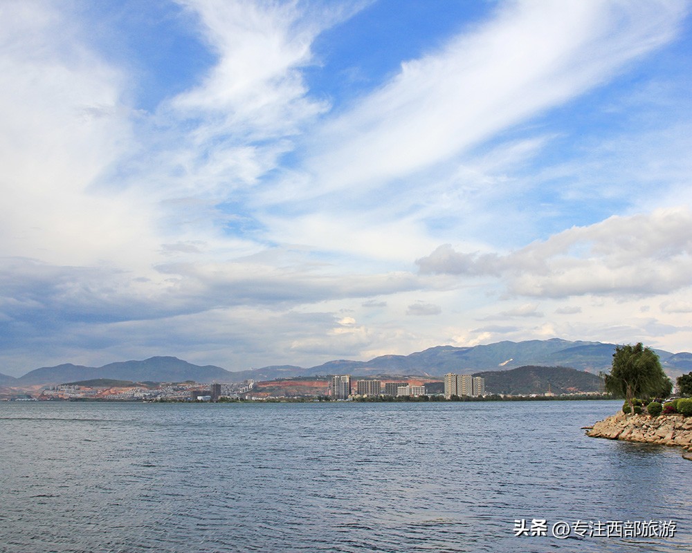 成都泸沽湖邛海旅游攻略,四川泸沽湖万亩草海秋景