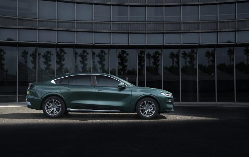 蒙迪欧1.5和迈腾2.0有多大区别,迈腾200万纪念版对比蒙迪欧至尊版