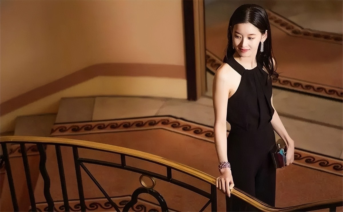 章泽天的丈夫刘强东是谁,章泽天父亲章丽厚