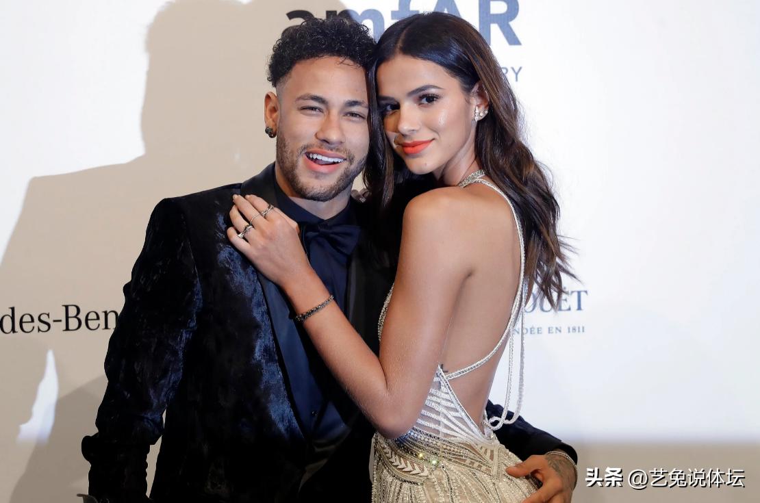 球星梅西的年收入多少,2020年足坛十大收入最高的球员