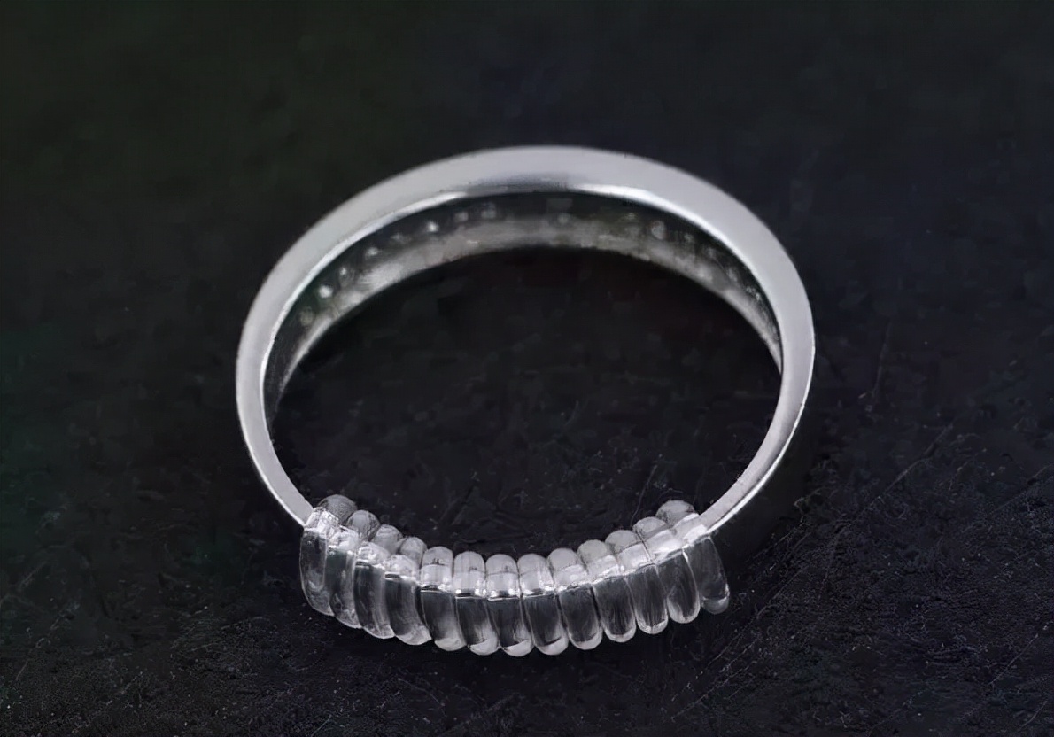 翡翠裂如何修复,翡翠有裂怎么办能修复吗