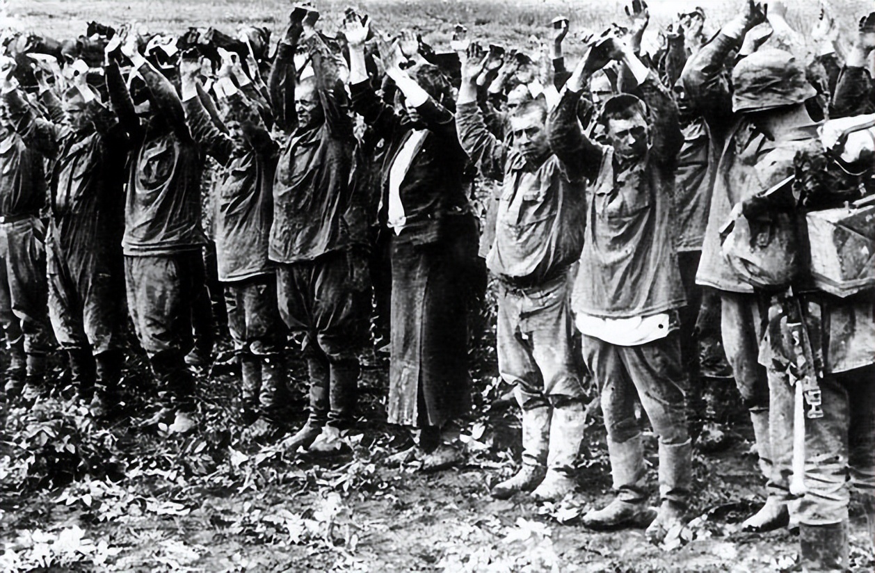 日本战败后美国怎么对待日本战俘,日军战败后苏联如何对待日本战俘