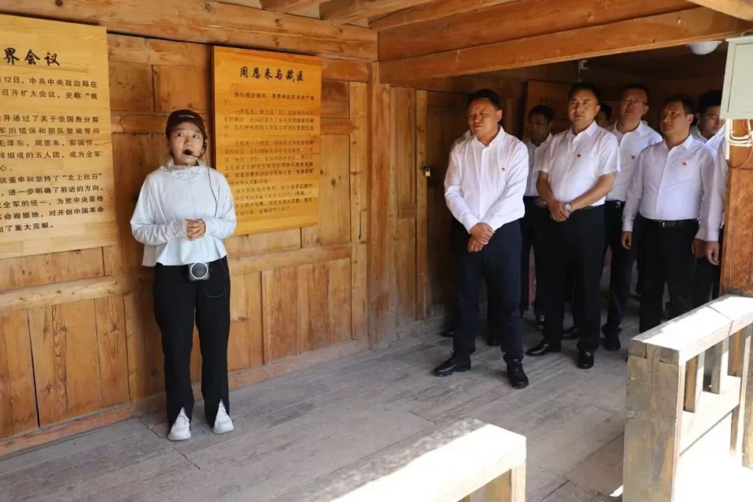 【甘南州直机关“庆七一、迎州庆”】州委办公室深入开展“守初心、强*党**性、勇担当、创一流”主题*党**日活动