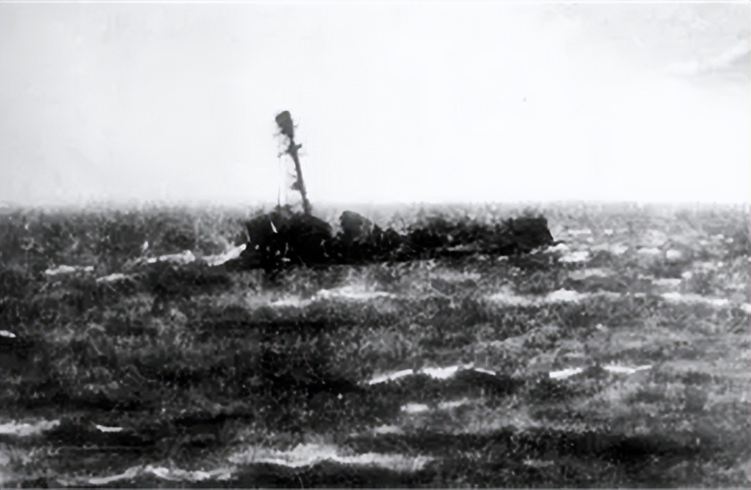 1964年，他只身一人驾驶登陆艇起义，国防部直接奖励黄金600两