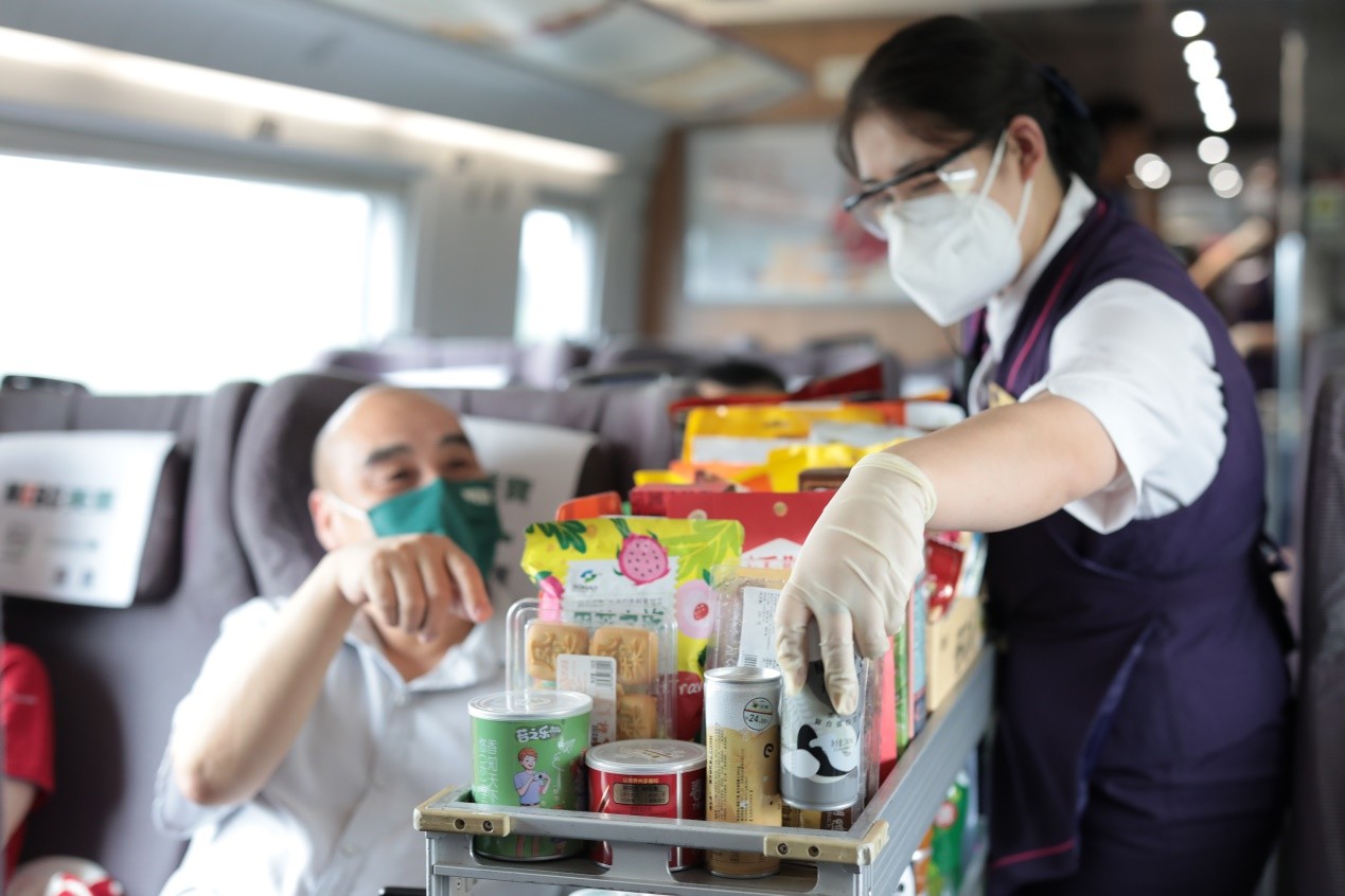 美宝冠名列车启程，MEBO再生源黑芝麻乳陪伴你“健康速达”