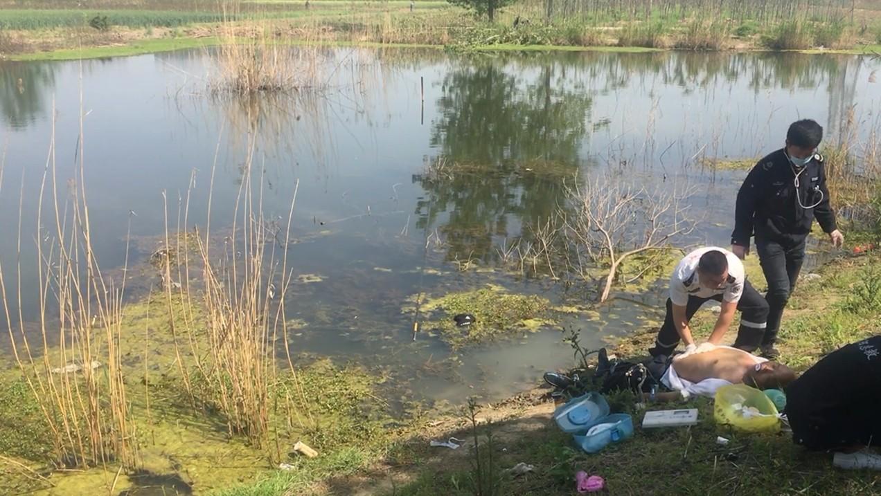 雷雨天钓鱼怎样防止被雷击,一男子遭雷击