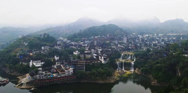 湘西神秘面纱揭秘！凤凰古城VS芙蓉镇，谁才是湖南之最？