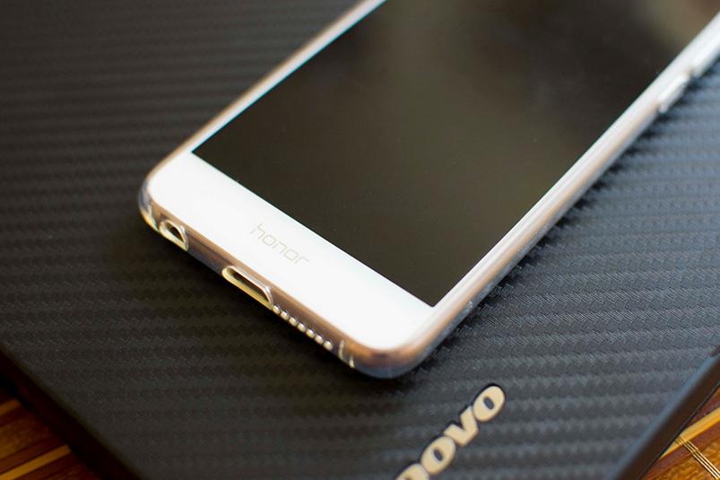 电子怀旧之旅（23）-“花漾”背板的先驱者-华为荣耀8