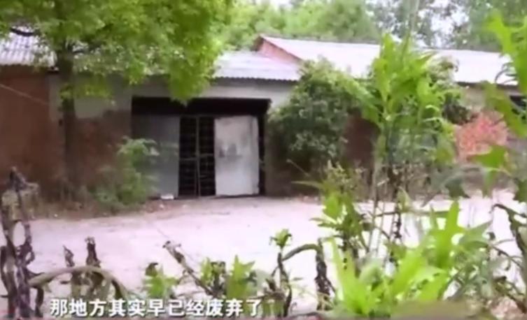 2018年湖北废弃养鸡场泥土变白,湖北养鸡场附近土呈白色