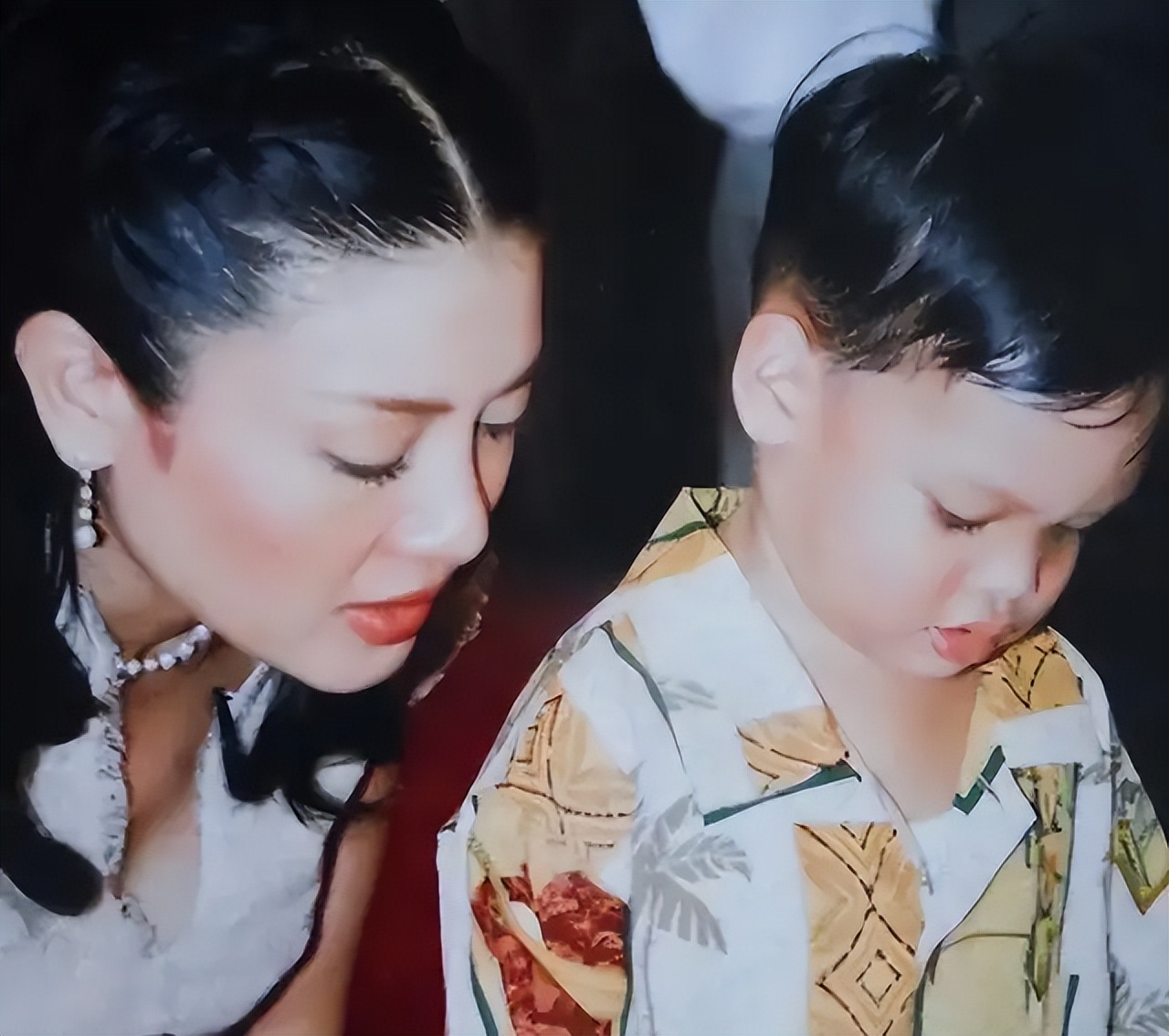 泰国提帮功王子18岁生日情况,泰王14岁提帮功难当大任