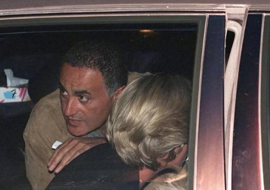 戴安娜查尔斯96年离婚,戴安娜离婚一年后的生活