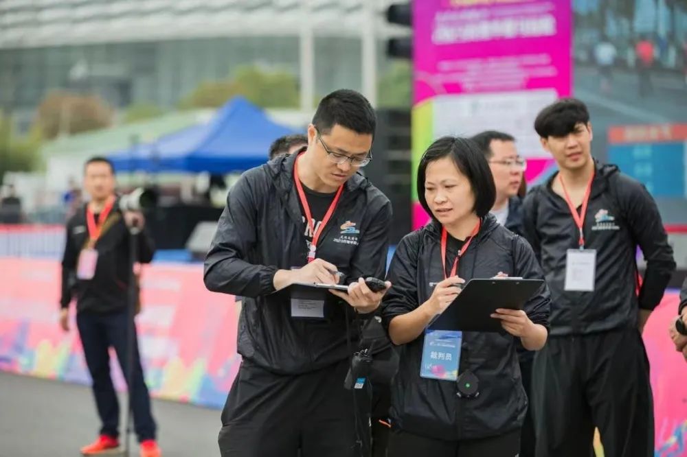 马拉松裁判长的职责是什么,马拉松比赛有多少名裁判