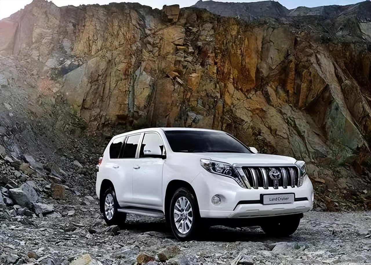 新款普拉多3.5底挂版本,普拉多机械增压匠神和vt哪个好