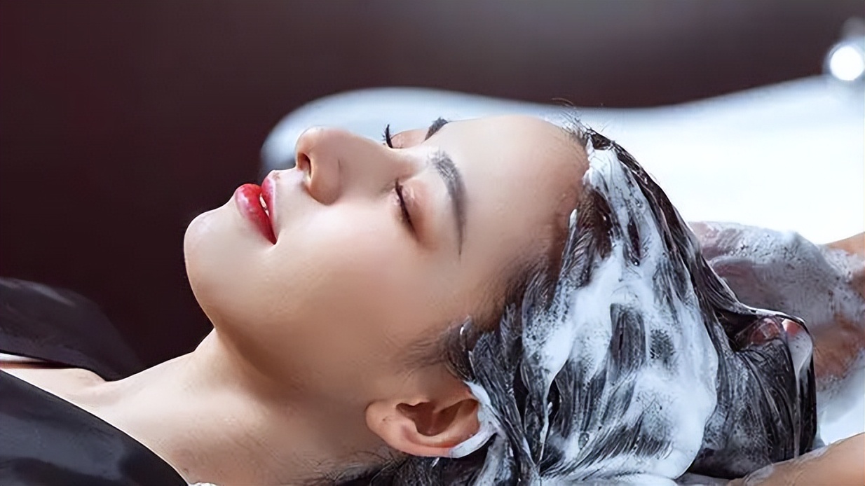 头皮屑特别多你该怎么治,头皮屑多有什么解决方法吗