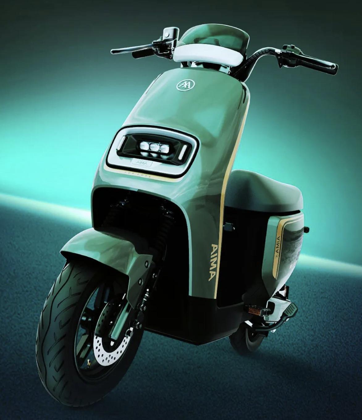 爱玛200公里续航电动车测评,爱玛指挥官a808和指挥官a118的区别