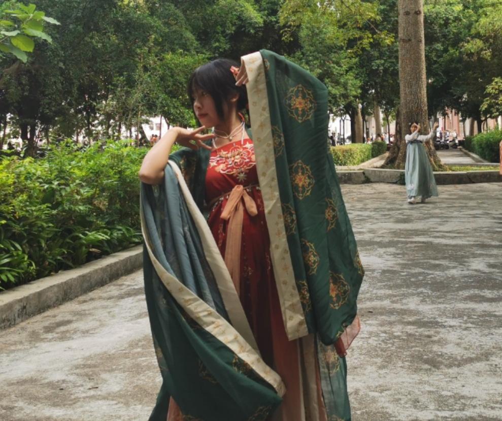 浣犲ソ澶у畨,澶у畨楂樹腑鏍″洯椋庤矊