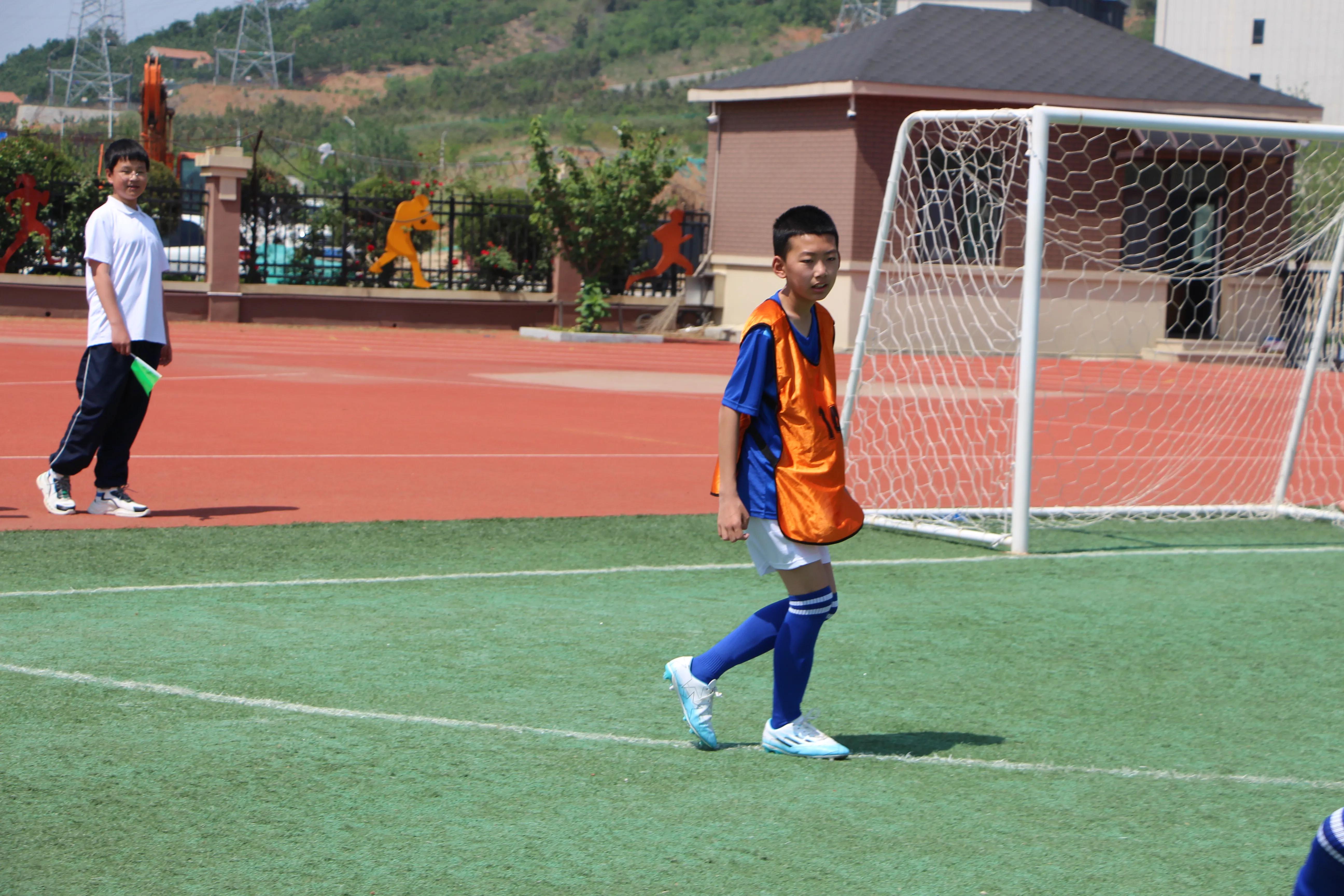 御龙山学校六年三班足球赛首战告捷（20230517）