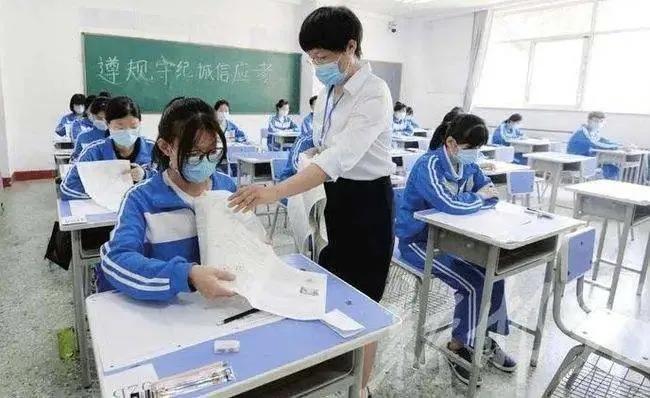 说说自己亲身经历的监考,监考要做些什么事情