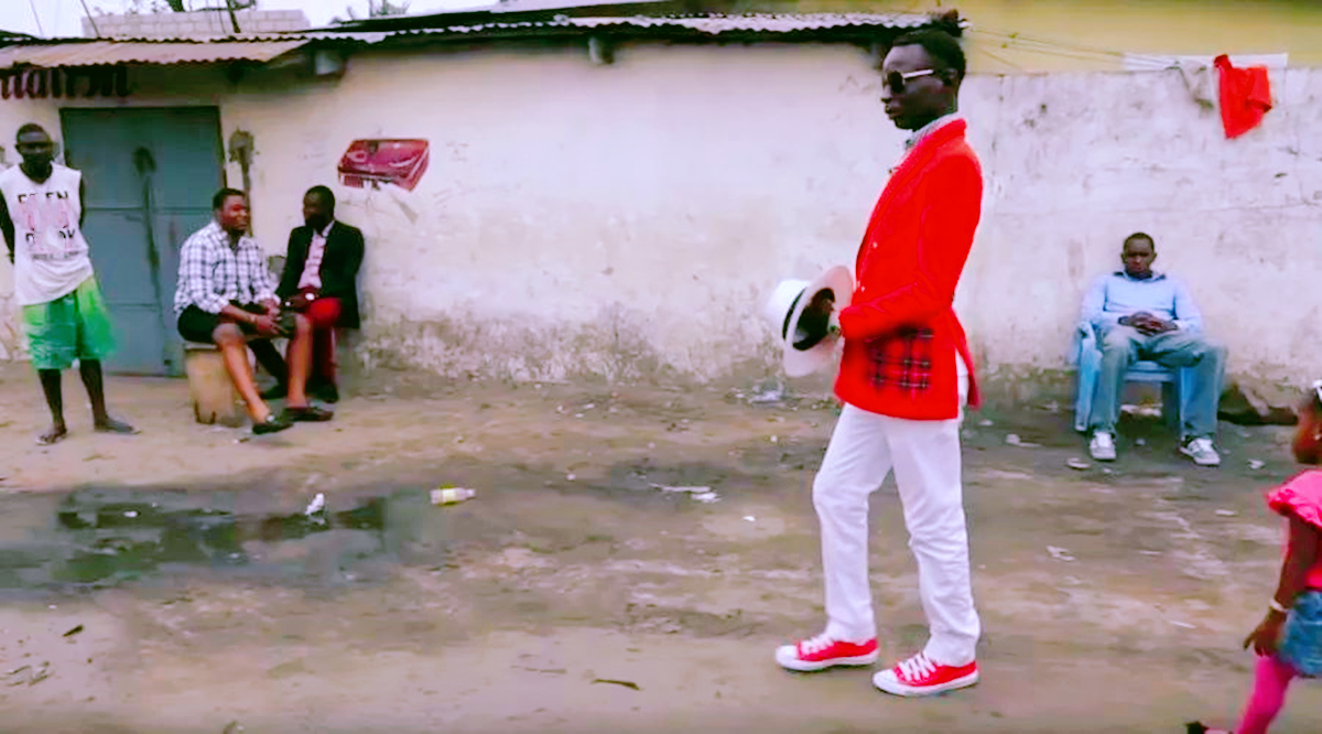 非洲“穷”国，饭都吃不饱，黑叔叔们却*款贷**买潮牌炫耀