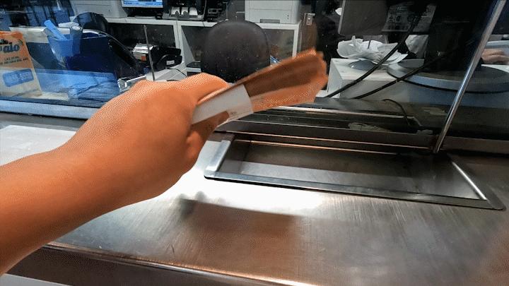 花了6000元在海上吃西餐,花了8000块钱到河里面吃一顿饭