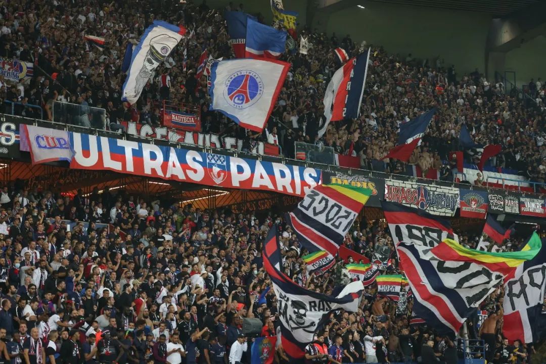 巴黎法甲夺冠捧杯,巴黎法甲夺冠捧杯视频