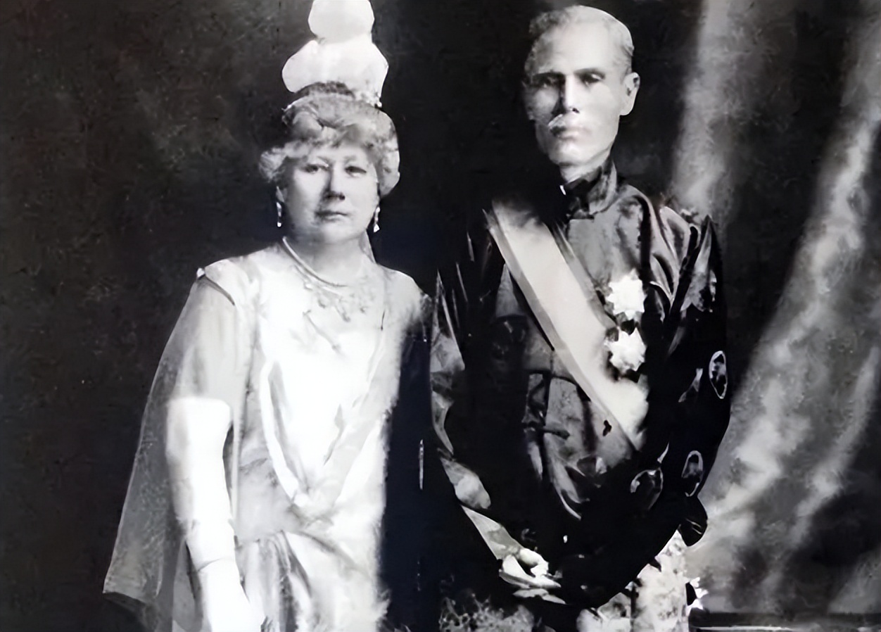 她嫁香港首富十年无子，后主动帮丈夫求娶表妹，丈夫遗言令人落泪