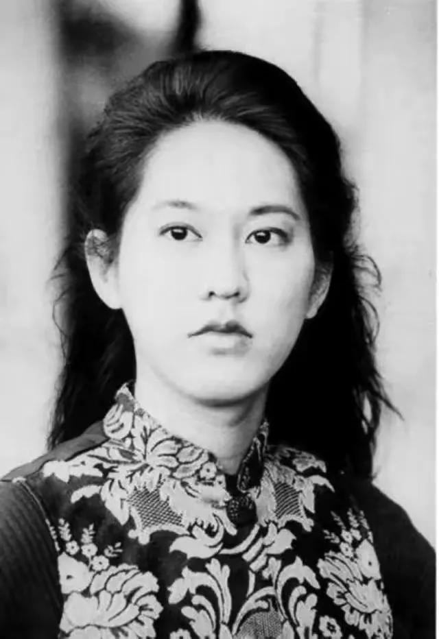 她叫我叔叔我应该叫她什么,她叫艺术家不叫明星